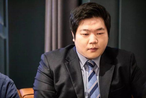 然带有幽默 然带有幽默